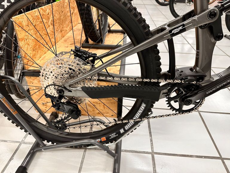 Used Merida ONE-SIXTY 700 2024 2024 Mountainbike, Black, 29, 27.5 — image 2 of 3
