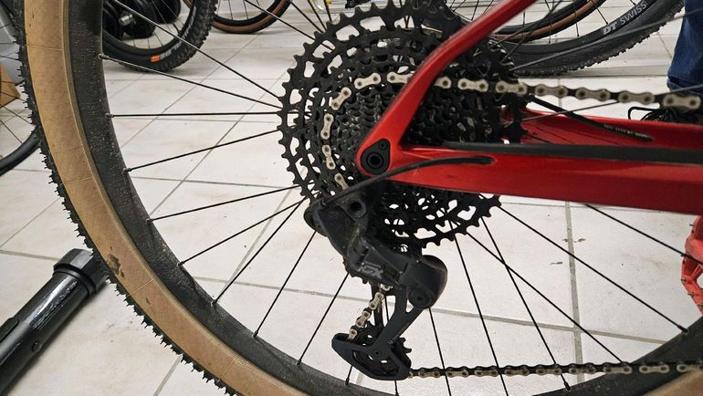 BMC Twostroke 01 FOUR 2022 2022 Mountainbike de segunda mano, Rojo — imagen 2 de 6