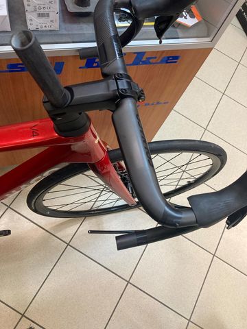 Used Colnago V4 2025 Road & Gravel, Red — image 5 of 6