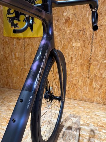 Tweedehands Scott Addict RC 10 2025 Road & Gravel — afbeelding 2 van 3