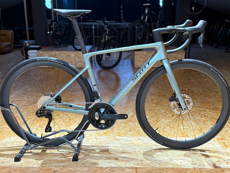 Used Scott Addict RC 30 2025 Road & Gravel, Light Gray — image 1 of 5