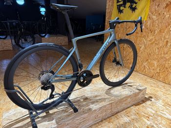 Used Scott Addict RC 30 2025 Road & Gravel, Light Gray — image 2 of 5