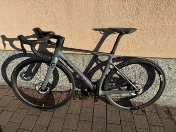 Käytetty Scott Addict RC 15 disc 2023 Road & Gravel — kuva 2 / 3
