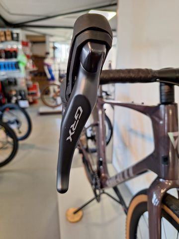 Used Giant Revolt Advanced 0 2023 2023 Road & Gravel, Purple — image 10 of 13