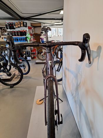 Gebrauchtes Giant Revolt Advanced 0 2023 2023 Road & Gravel, Violett — Bild 9 von 13