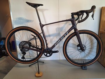 Used Giant Revolt Advanced 0 2023 2023 Road & Gravel, Purple — image 1 of 13