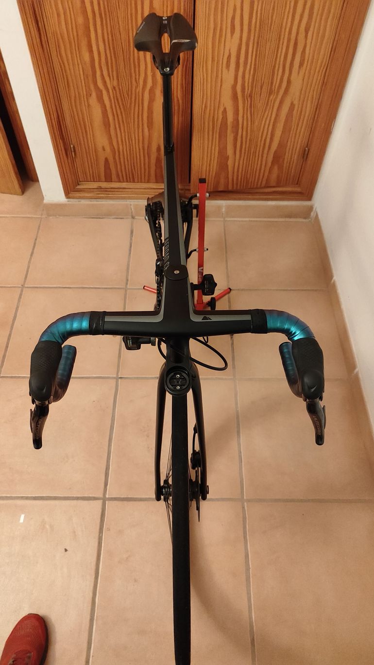 Used Canyon Aeroad CF SLX Disc 8.0 Di2 2018 2018 Road & Gravel — image 10 of 12