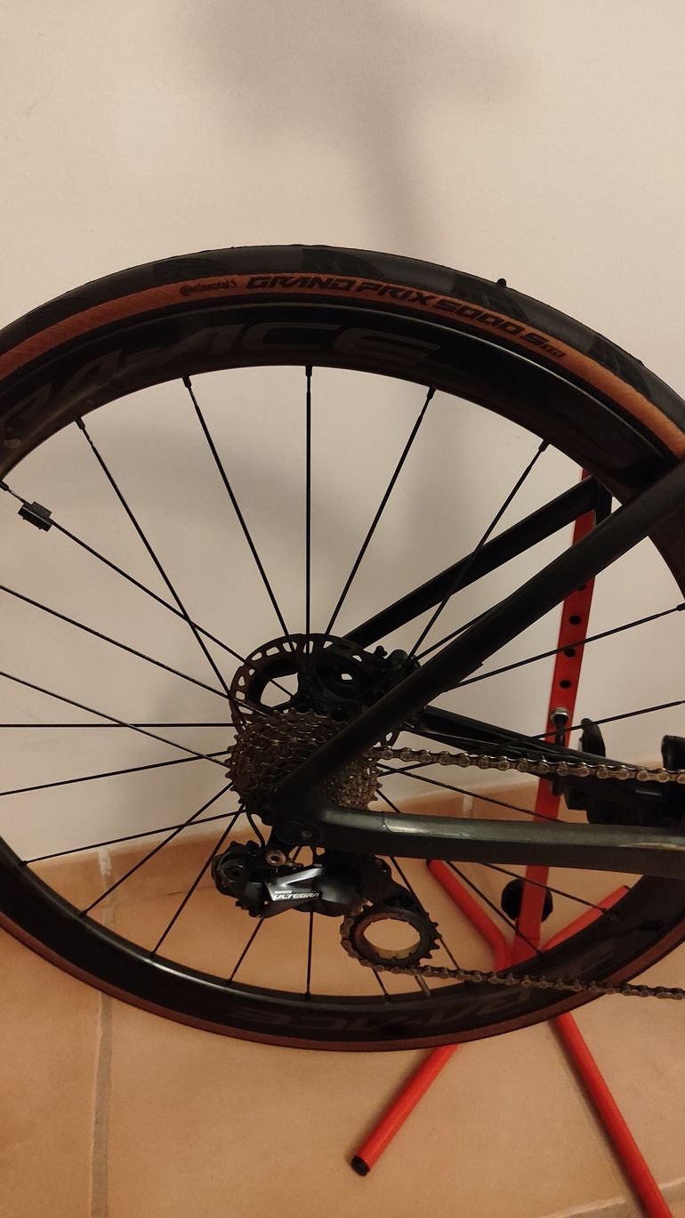 Used Canyon Aeroad CF SLX Disc 8.0 Di2 2018 2018 Road & Gravel — image 8 of 12