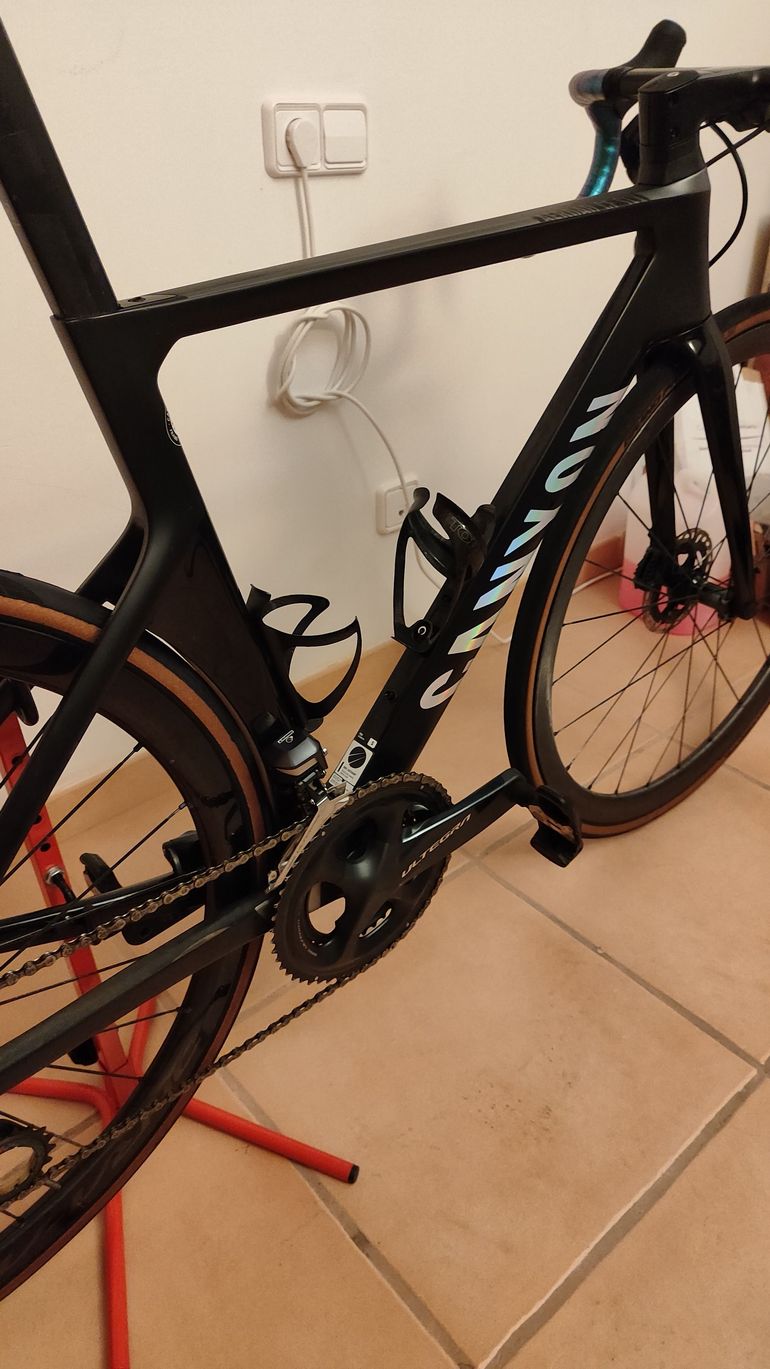 Used Canyon Aeroad CF SLX Disc 8.0 Di2 2018 2018 Road & Gravel — image 6 of 12