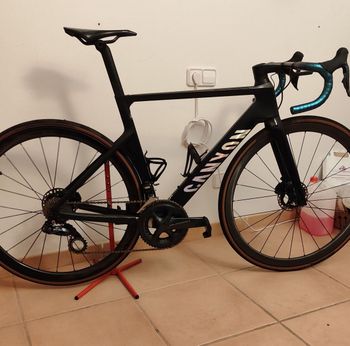 Used Canyon Aeroad CF SLX Disc 8.0 Di2 2018 2018 Road & Gravel — image 1 of 12