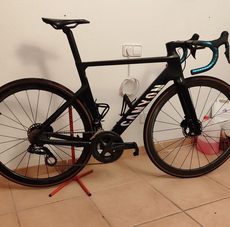 Used Canyon Aeroad CF SLX Disc 8.0 Di2 2018 2018 Road & Gravel — image 1 of 12