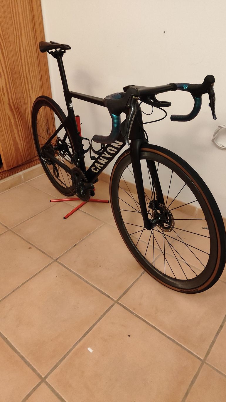 Used Canyon Aeroad CF SLX Disc 8.0 Di2 2018 2018 Road & Gravel — image 9 of 12
