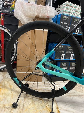Käytetty Bianchi Oltre XR3 Frameset 2024 Road & Gravel — kuva 2 / 6