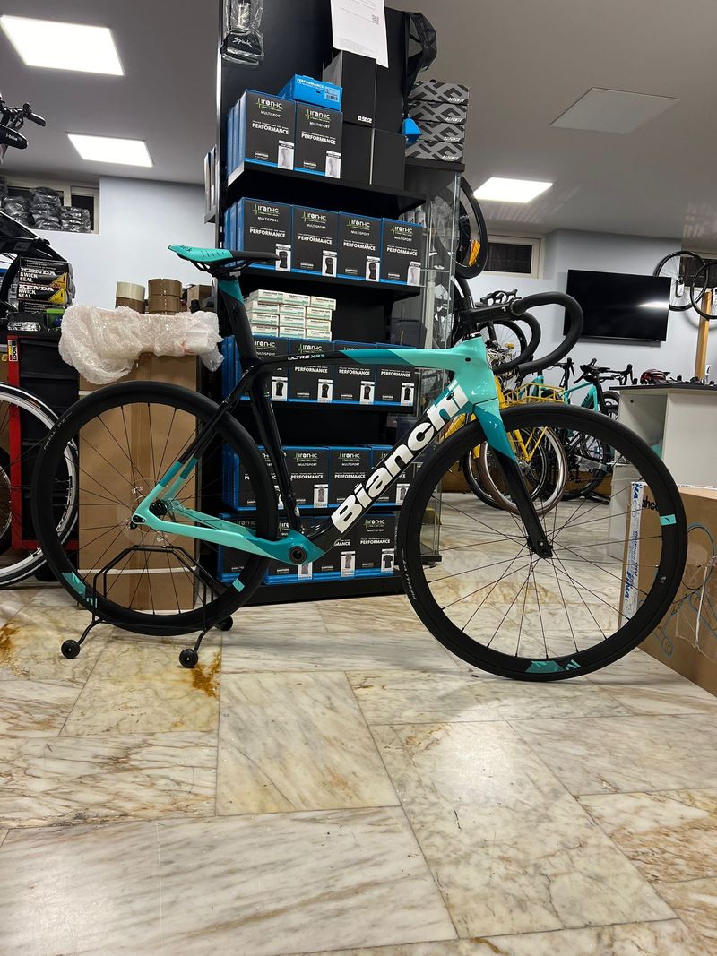 Used Bianchi Oltre XR3 Frameset 2024 Road & Gravel