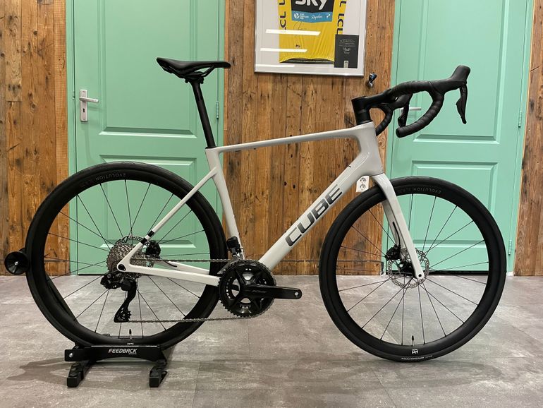 Used CUBE Attain C:62 SLX 2025 Road & Gravel, White — image 1 of 3