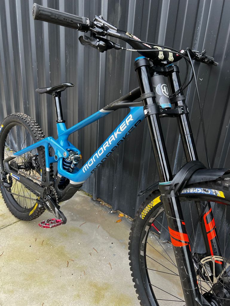 Mondraker SUMMUM CARBON R 2023 2023 Mountainbike usato, Blu — immagine 2 di 8