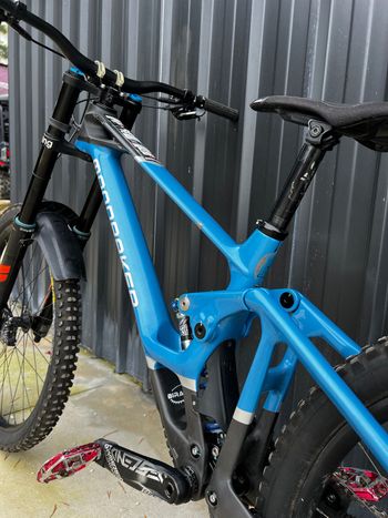 Mondraker SUMMUM CARBON R 2023 2023 Mountainbike usato, Blu — immagine 4 di 8