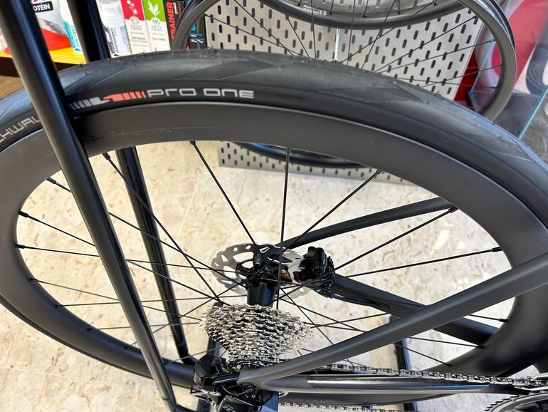Käytetty Scott Addict RC 30 2025 Road & Gravel — kuva 8 / 9