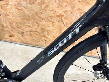 Käytetty Scott Addict RC 30 2025 Road & Gravel — kuva 4 / 9