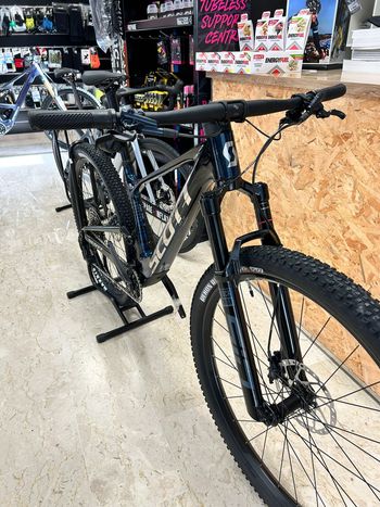 Used Scott Spark RC Team 2025 Mountainbike, Blue — image 4 of 8