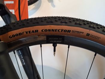 Used Giant Revolt X, Advanced Pro 0 2023 2023 Road & Gravel, Black — image 10 of 19