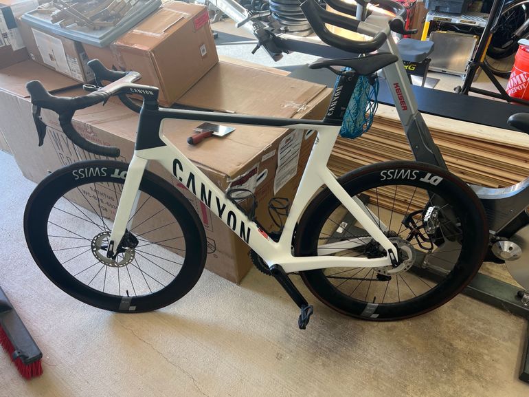 Used Canyon Aeroad CF SLX 8 Disc Di2 2022 2022 Road & Gravel — image 1 of 5