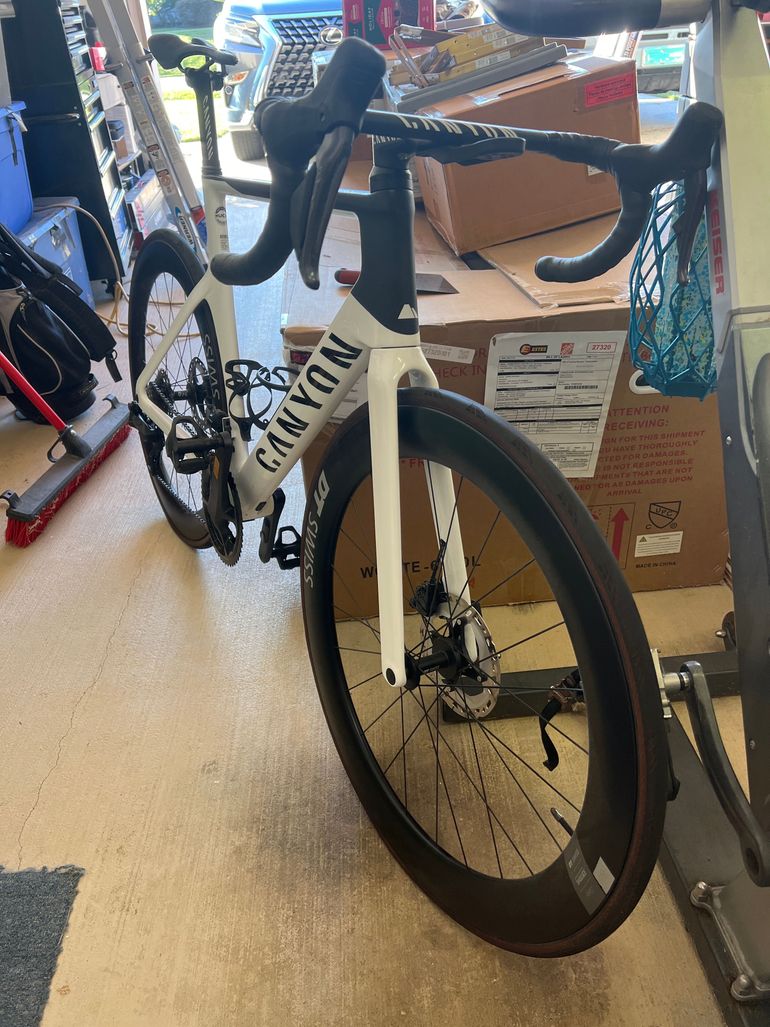 Used Canyon Aeroad CF SLX 8 Disc Di2 2022 2022 Road & Gravel — image 4 of 5