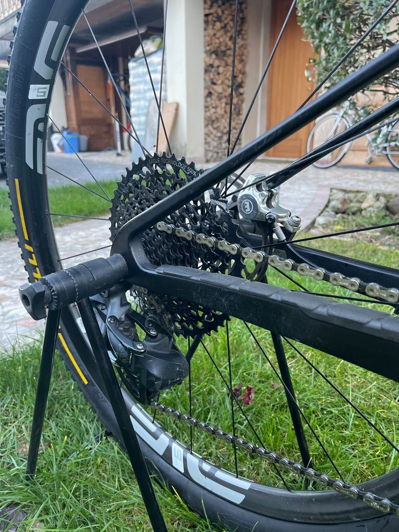 Used Trek Supercaliber 9.8 XT 2023 2023 Mountainbike, Black, 29 — image 8 of 8