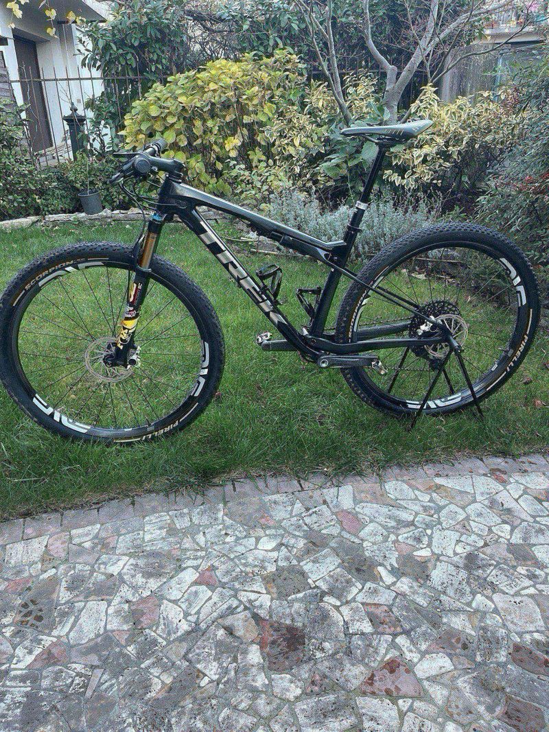 Used Trek Supercaliber 9.8 XT 2023 2023 Mountainbike, Black, 29 — image 1 of 8