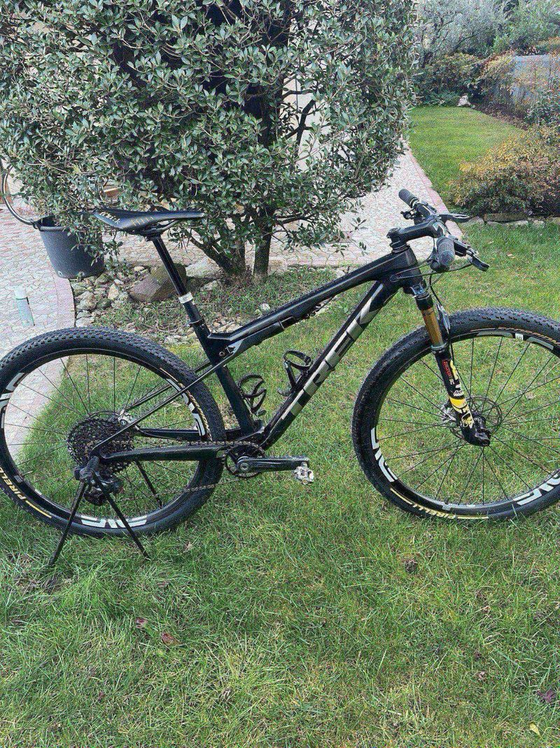 Used Trek Supercaliber 9.8 XT 2023 2023 Mountainbike, Black, 29 — image 2 of 8