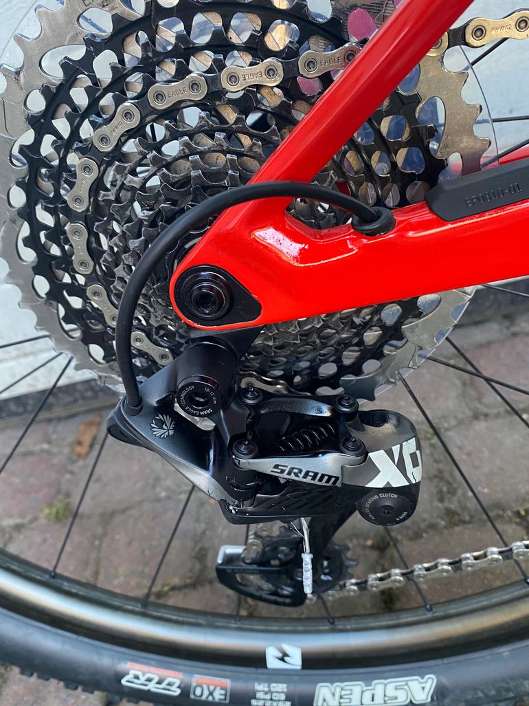 Used Canyon Lux CF SL 8.0 2020 2020 Mountainbike, Red, 29 — image 3 of 11