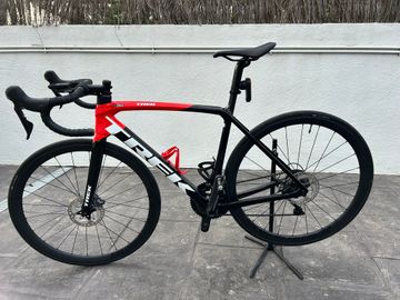 Brugt Trek Émonda SL 6 Disc Pro 2024 Road & Gravel — billede 1 af 5