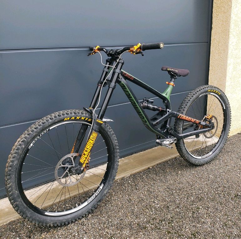 Used Commencal FURIOUS BRITISH COLUMBIA 2018 2018 Mountainbike, Black, 27.5 — image 1 of 5
