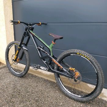 Used Commencal FURIOUS BRITISH COLUMBIA 2018 2018 Mountainbike, Black, 27.5 — image 4 of 5