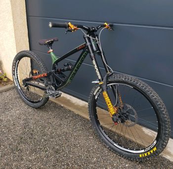 Used Commencal FURIOUS BRITISH COLUMBIA 2018 2018 Mountainbike, Black, 27.5 — image 2 of 5