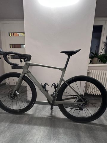 Used BMC Roadmachine 01 TWO P2P 2022 2022 Road & Gravel, Light Gray — image 4 of 4