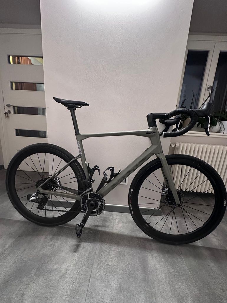 Used BMC Roadmachine 01 TWO P2P 2022 2022 Road & Gravel, Light Gray — image 1 of 4