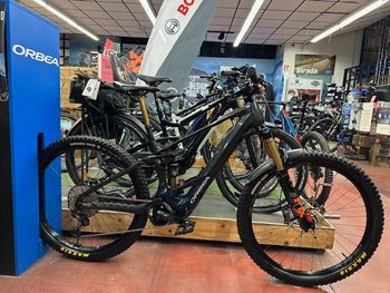 Used Orbea WILD H10 2024 2024 Mountainbike, Black, 29 — image 1 of 15