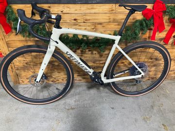 Used Specialized Diverge Pro Carbon 2023 2023 Road & Gravel, White — image 1 of 5