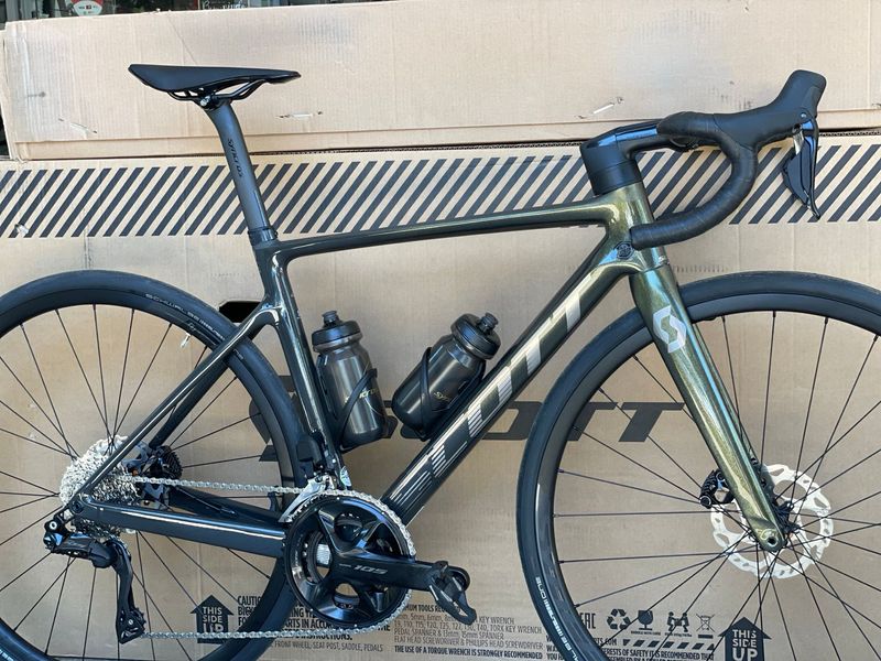 Gebrauchtes Scott Addict RC 40 2023 2023 Road & Gravel, Schwarz — Bild 2 von 4