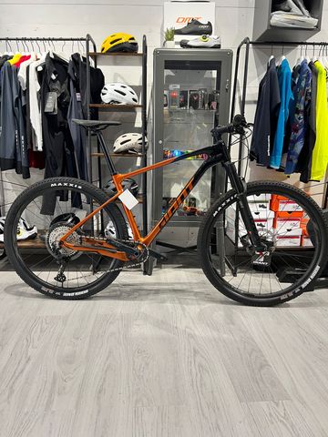 Used Giant XTC, Advanced 29 2 2022 2022 Mountainbike, Orange, 29 — image 1 of 4