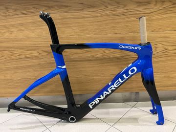 Pinarello Dogma F Disc 2023 Frameset 2023 Road & Gravel usato, Blu — immagine 1 di 5