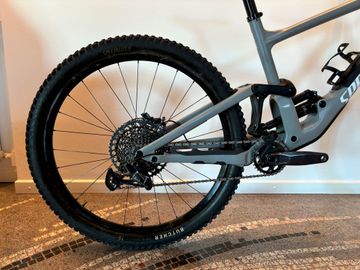 Used Specialized Enduro Comp 2022 2022 Mountainbike, Light Gray, 29 — image 3 of 8
