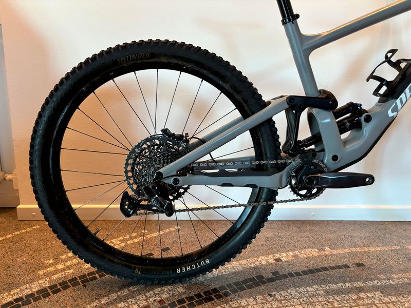 Used Specialized Enduro Comp 2022 2022 Mountainbike, Light Gray, 29 — image 3 of 8