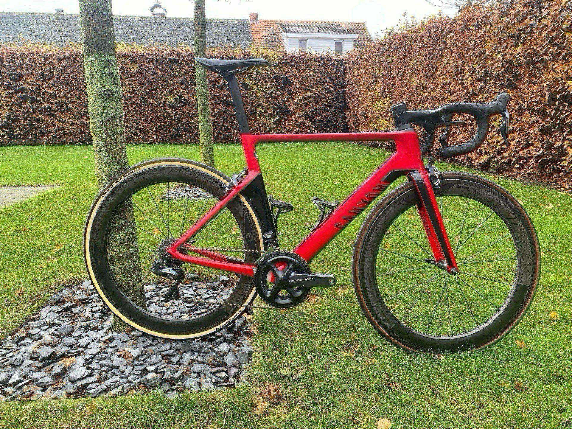 Canyon Aeroad CF SLX Disc 8.0 Di2 used in M buycycle