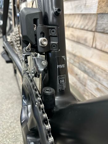 Used BMC Roadmachine FIVE 2023 2023 Road & Gravel, Black — image 4 of 9