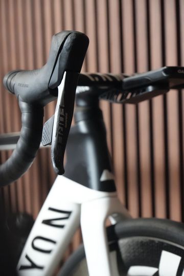 Used Canyon Aeroad CF SLX 8 Disc eTap 2022 2022 Road & Gravel, White — image 5 of 6