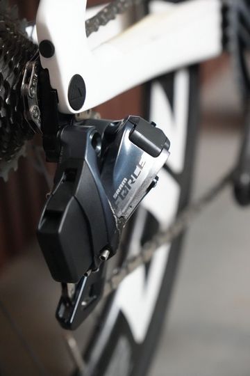 Used Canyon Aeroad CF SLX 8 Disc eTap 2022 2022 Road & Gravel, White — image 3 of 6