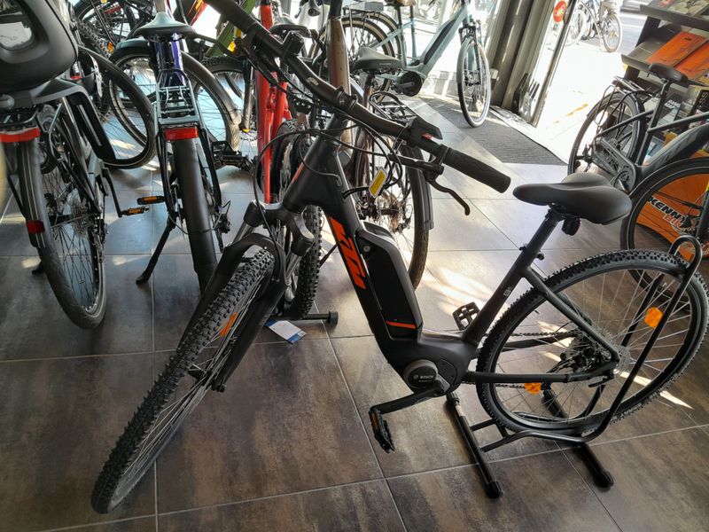 Used KTM Macina Cross A410 US 2024 Mountainbike, Black — image 3 of 3