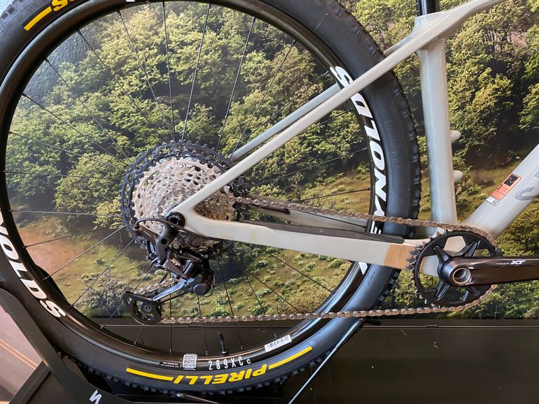 Used Canyon Exceed CF 7 2023 2023 Mountainbike — image 2 of 7